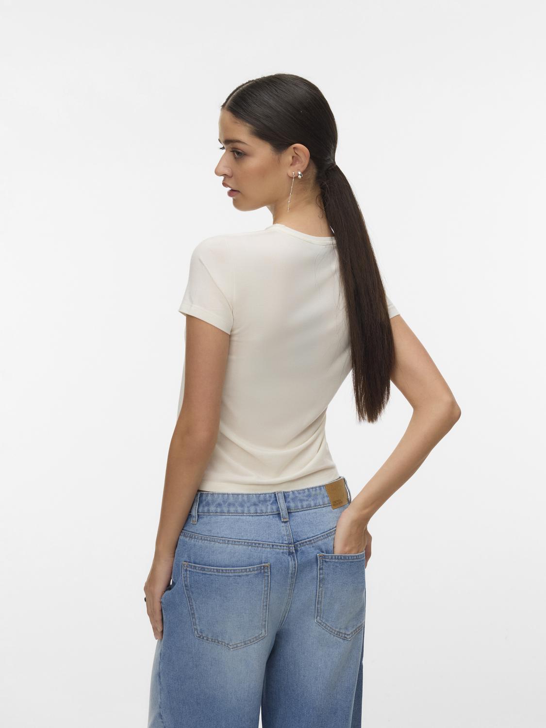 model_shot-back